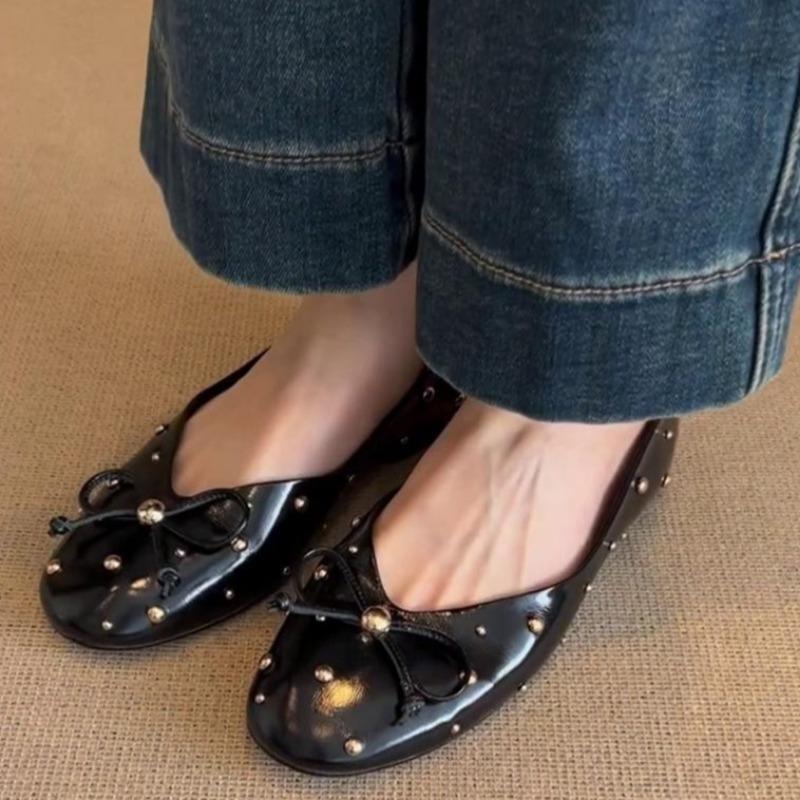 Spring New Flat Shoes Women Round Head Shallow Mouth Patent Leather Butterfly Knot Rivet Set Foot Soft Sole Single Shoes