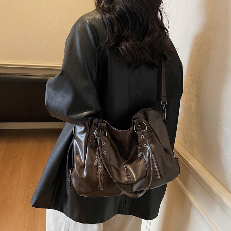 Vintage Handbag Solid Color Shoulder Bag Women's Large Capacity Commuter Tote Bag
