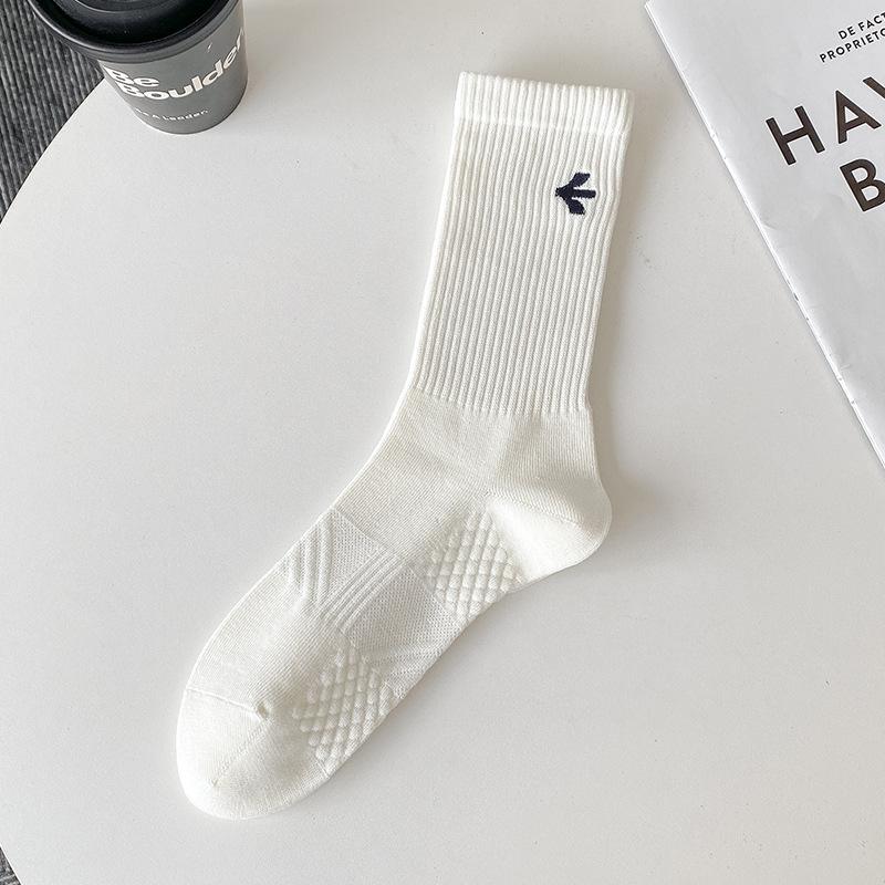 Men's Spring and Autumn Embroidery Sports Sweat Absorbing Breathable Long Cotton Socks