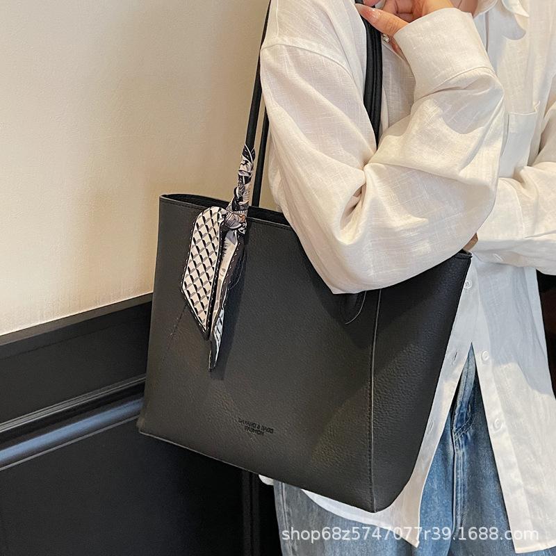 Simple Retro Bag Women's Large Capacity 2025 New Casual Fashion Versatile Shoulder Bag for Work Commuter Tote Bag