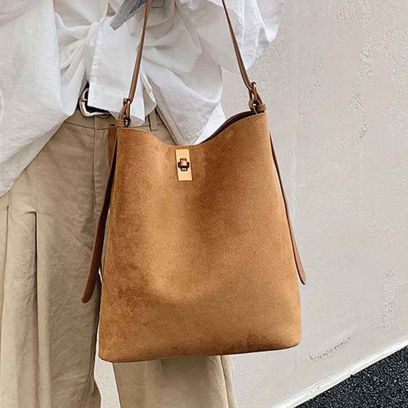 Autumn and Winter Bucket Bag Retro Suede Large-capacity Tote Bag Women's 2025 New Versatile Single Shoulder Messenger Mother and Child Bag