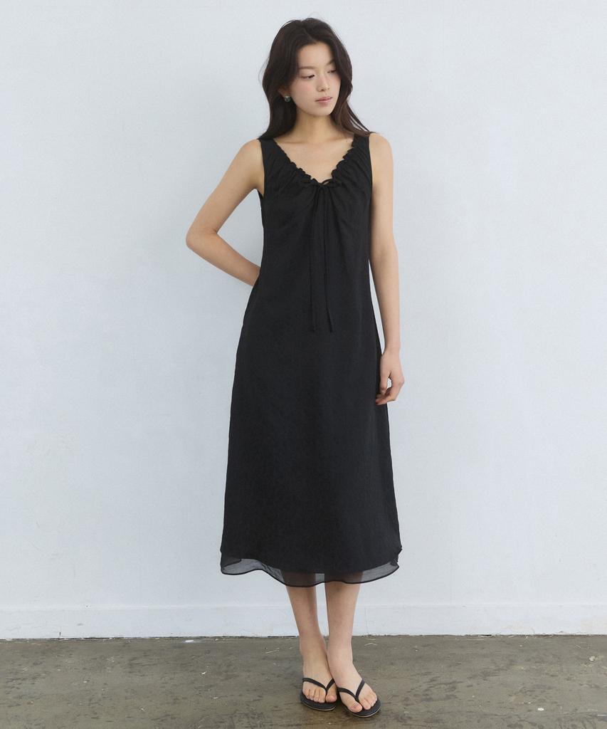 Adowl Embo Flower Pattern Shirring Ribbon Dress - Black