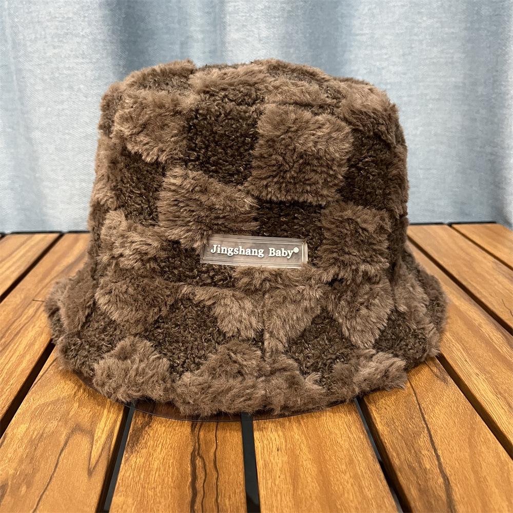 

Chessboard plaid lamb wool fisherman s hat children autumn and winter versatile plain face covering fluff basin hat tide Adult (55-58cm) кавовий