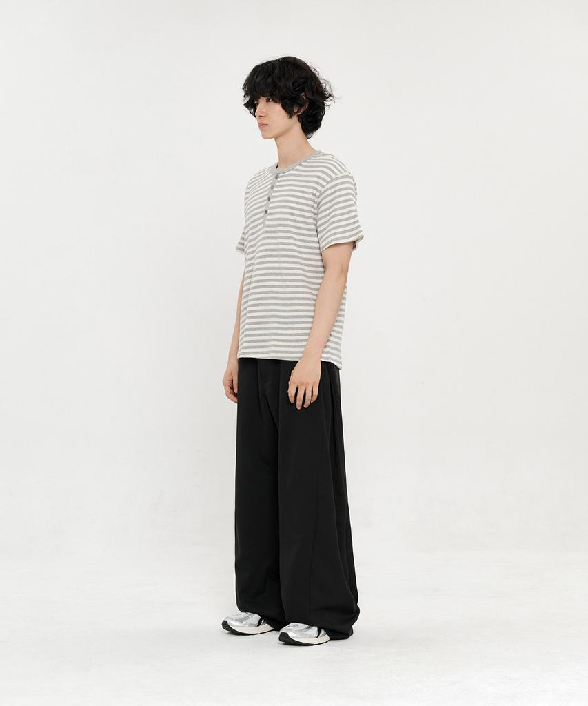 SIGNATURE Multi-Tuck Wide Slacks [Black]