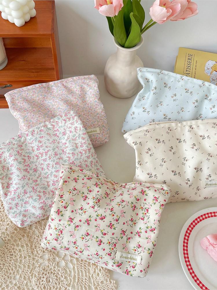 Korean Small Fresh Floral Makeup Bag - Large Capacity Travel Cosmetics Organizer