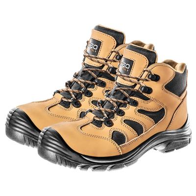Boots & Stiefel