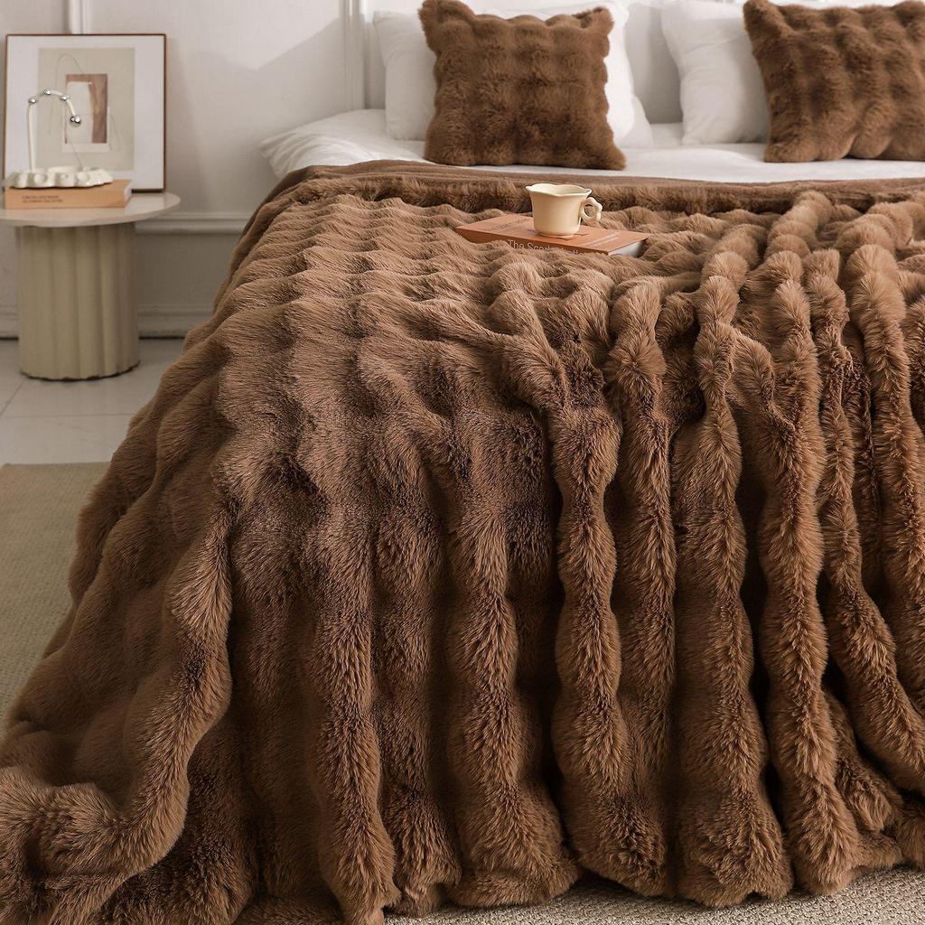 Luxurious Double-Layer Rabbit Fur Blanket: Otter-Soft Plush, Versatile Sofa Throw