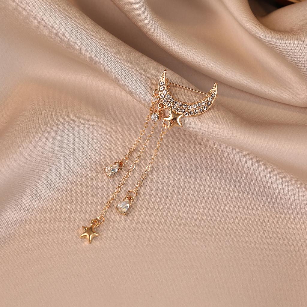 Fringed Moon and Star High-end Brooch Design Sense Niche High-end Feel, Light Luxury Coat Brooch Corsage Accessory