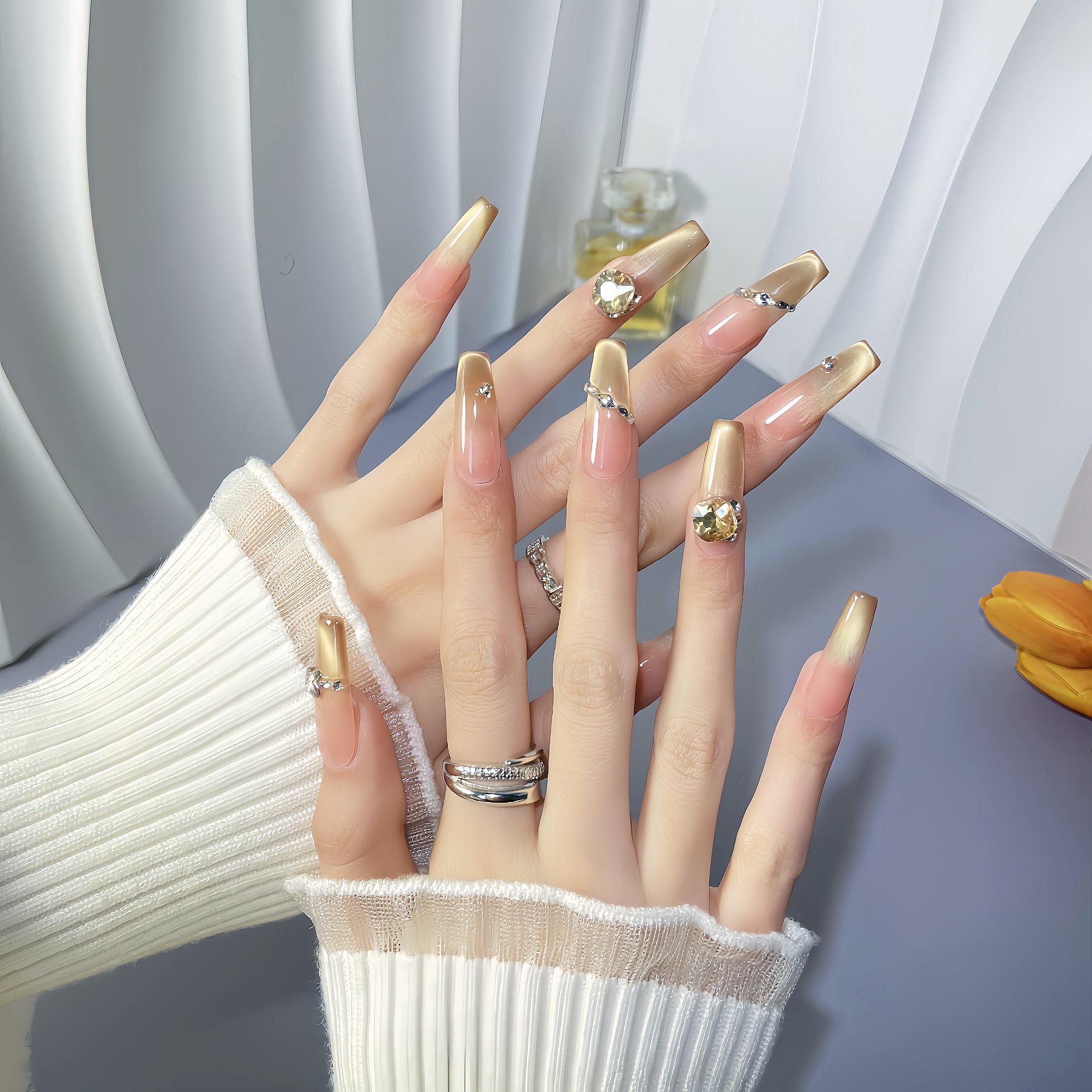 Trending Handmade Gold Nude Gradient Nails: Eye-Catching, Brightening, Exquisite Manicure