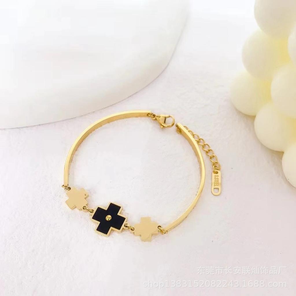 New Four-Leaf Clover Bracelet Simple Light Luxury Cross Bracelet Titanium Steel Strings Do Not Lose Colour Women's Bracelets