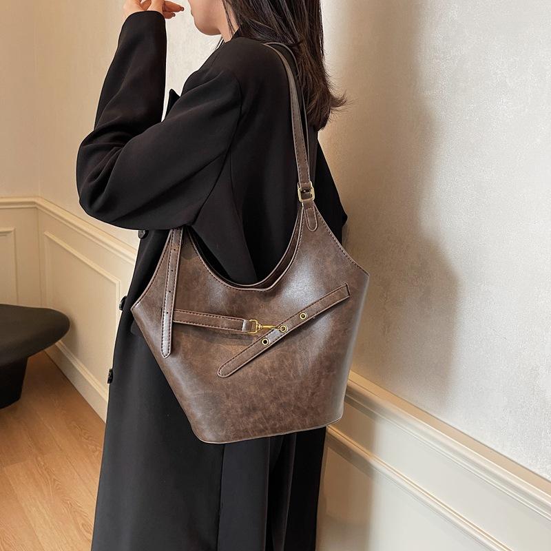 Premium sense large capacity bucket bag retro commuter tote bag 2025 new versatile single shoulder underarm women's bag