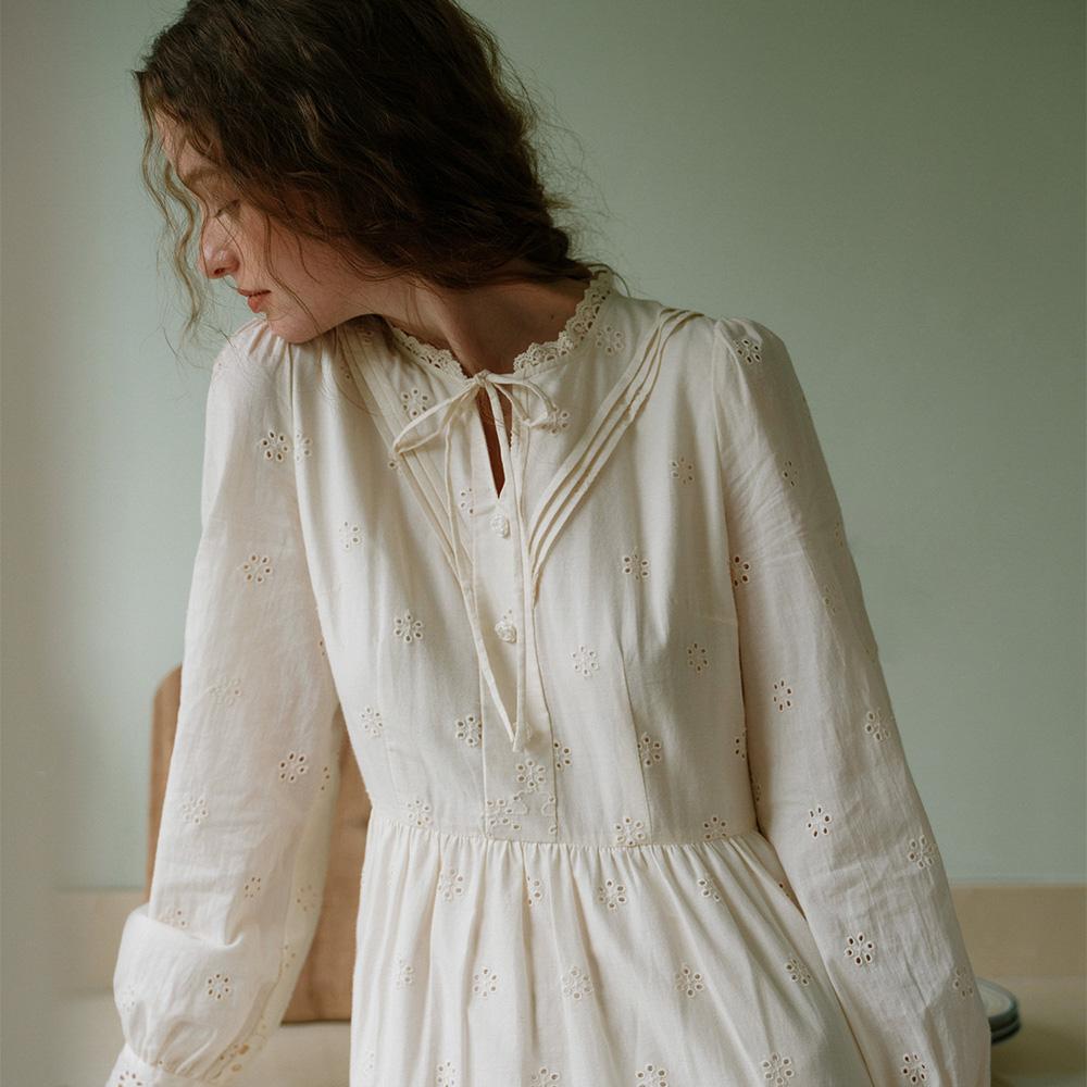CEST MOIDEW Cest_Little V-Neck Embroidery Dress