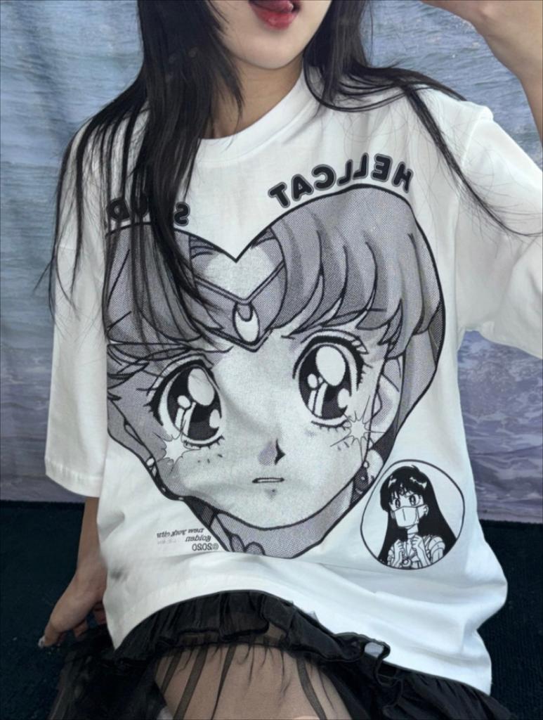 Beautiful girl, Japanese manga female warrior, big eyes, cute short-sleeved T-shirt