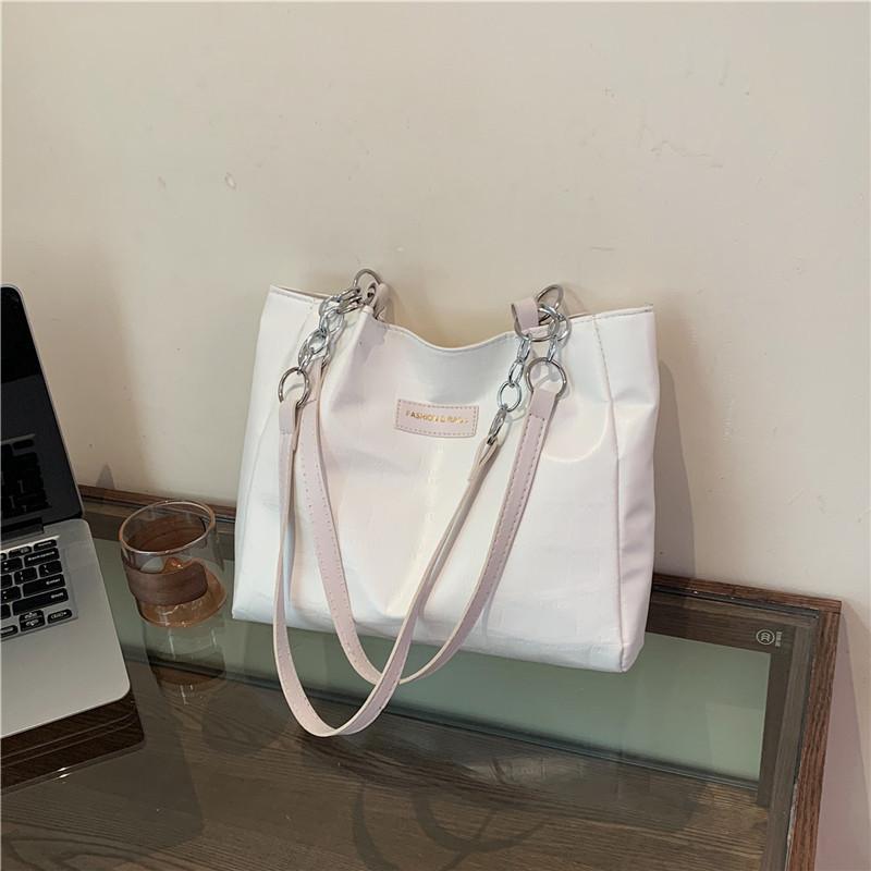 Fashionable Minimalist Large Capacity Tote Bag For Women Stylish Commuter Handbag For Spring 2024