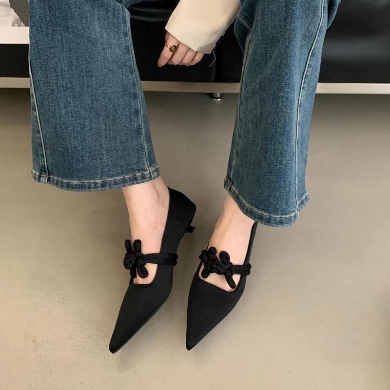 New Chinese style Chinese knot small red shoes women's 2025 spring and autumn new Mary Jane shoes red light mouth single shoes satin