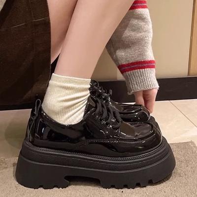 Retro wszechstronne czarne skórzane buty sznurowane na platformie dla kobiet, nowe modele jesienne, małe osoby zyskują na wysokości
