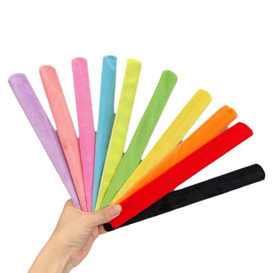 2 ks Plyšový náramek Automatická adsorpce Barevný náramek Prstenovitý náramek Hračka pro úlevu od stresu DIY Zapínací hračka Náramek