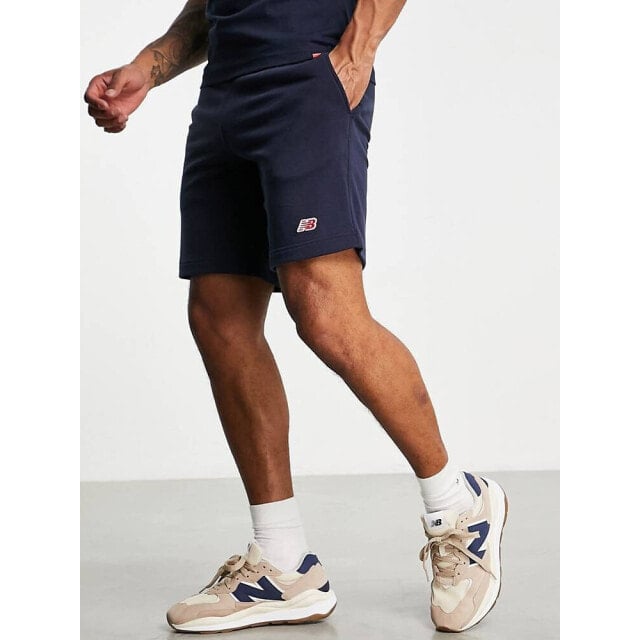 

Темно-синие шорты с небольшим логотипом New Balance