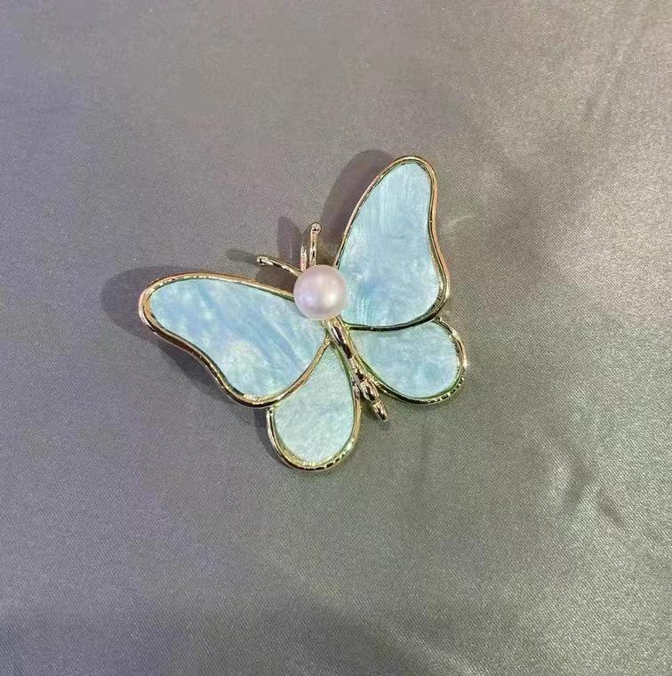 Korean Pearl Butterfly Brooch: Elegant Alloy Pin for Chic DIY Clothing Accessories