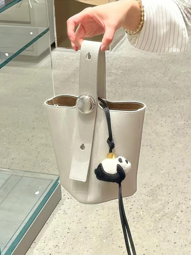 2025 New Bag Women's Pebble Bucket Bucket Bag Imported Leather One Shoulder Crossbody Portable Large Capacity
