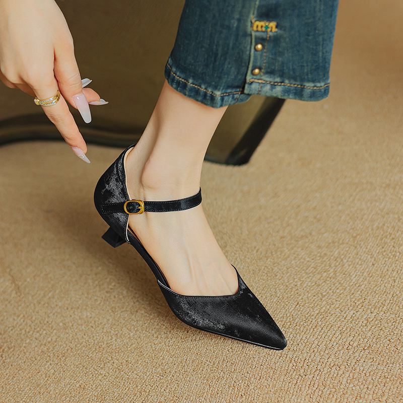 Krazing Pot Piele plenară cu vârf ascuțit Tocuri subțiri cu curele cu cataramă de toamnă Pantofi de vară femei pantofi