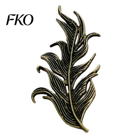 Women Lapel Pin Men Suit Pin, Feather Apricot Leaf Design Brooch Plant Zinc Alloy for Shirt Collar Coat Cardigan Scarf Vintage Bronze