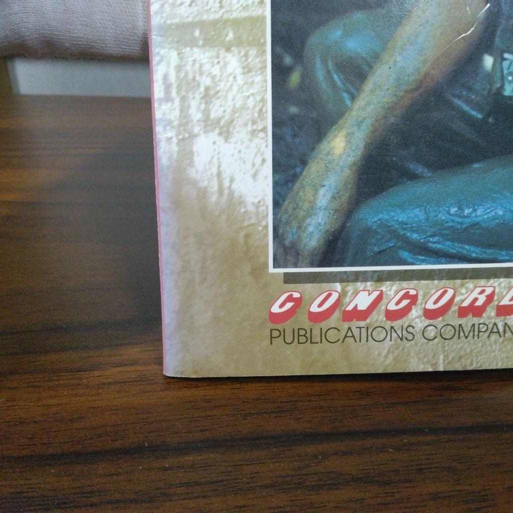 [USED] US Infantry Vietnam Foreign book There are traces of repairs to the spine.