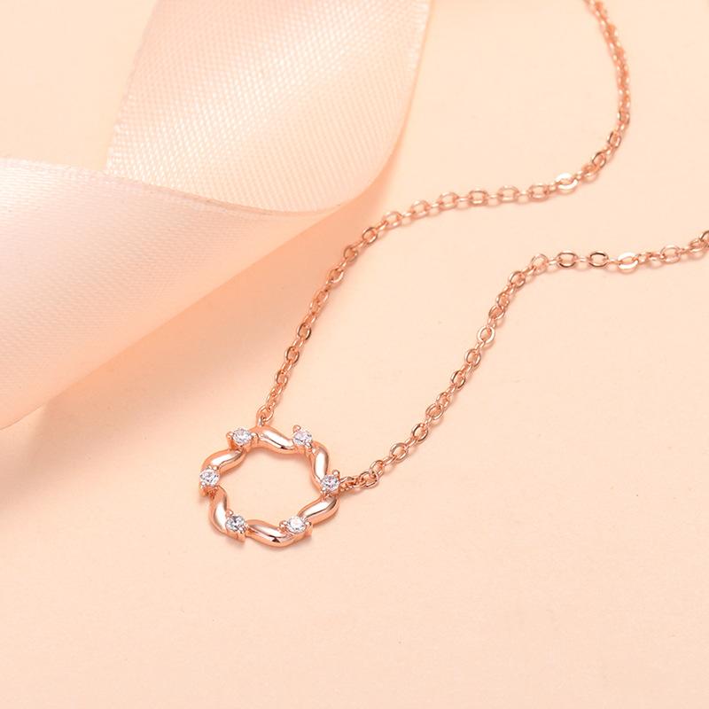 Mobius Ring Necklace for Women Niche Light Luxury Geometric Collarbone Chain Fashionable Small Fresh Rose Gold Garland Pendant