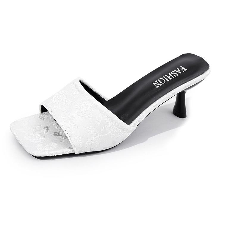 

Модные женские туфли одно слово перетащить 2025 новый китайский стиль открытый носок ретро шпильки тапочки женские вышивка 40 белый