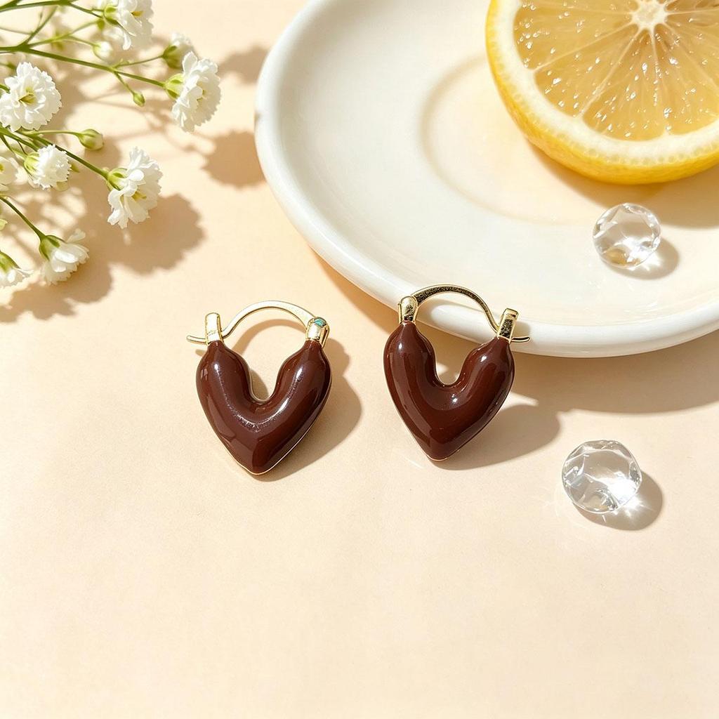 French-style coffee heart ear clip for women, niche design earrings, daily fashion, minimalist, cool style
