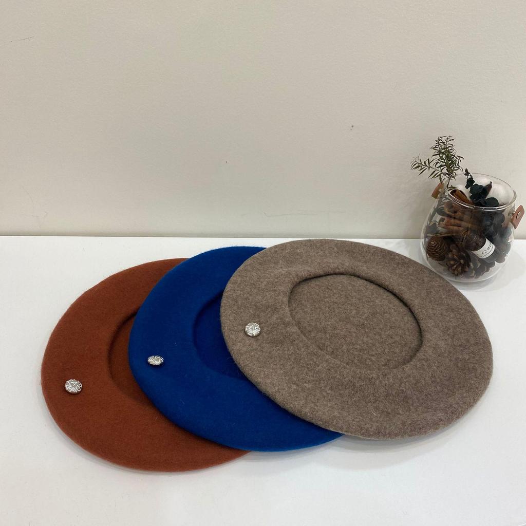 Women's High-Quality Wool Beret: Buttoned, Retro Style, Solid Color, Versatile Hat for Autumn and Winter
