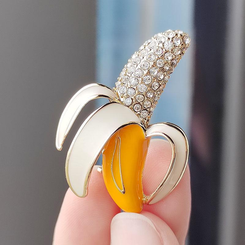 Korean Style Rhinestone Banana Brooch: Cute Lapel Pin & Bag Pendant