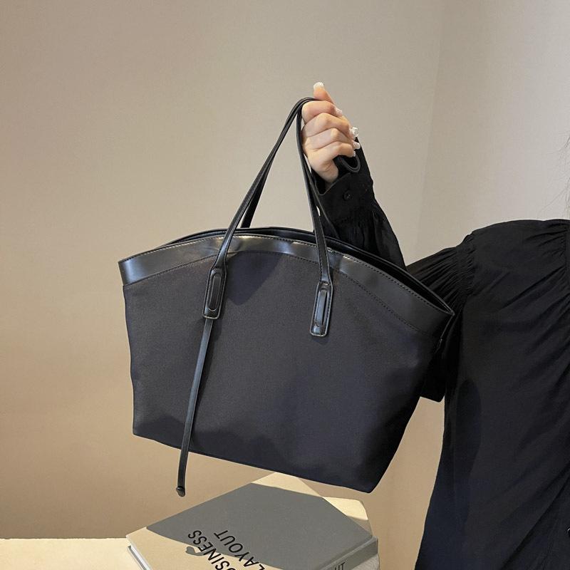 

Niche design travel bag High value Oxford Buttot bag Daily portable commuter bag Business trip diagonal span duffel bag