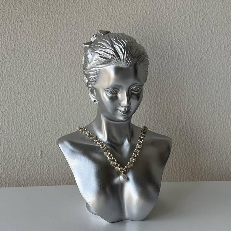 Манекен для демонстрации ювелирных изделий: Подставка для хранения и демонстрации ожерелий, серег, колец и браслетов.