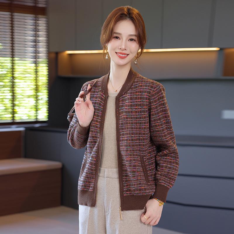 Mom's 2025 Fashion Zipper Knit Cardigan for Spring & Autumn – Loose Fit for Middle-aged & Elderly Women