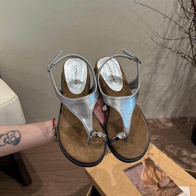Sapatos de mulher – Sandálias