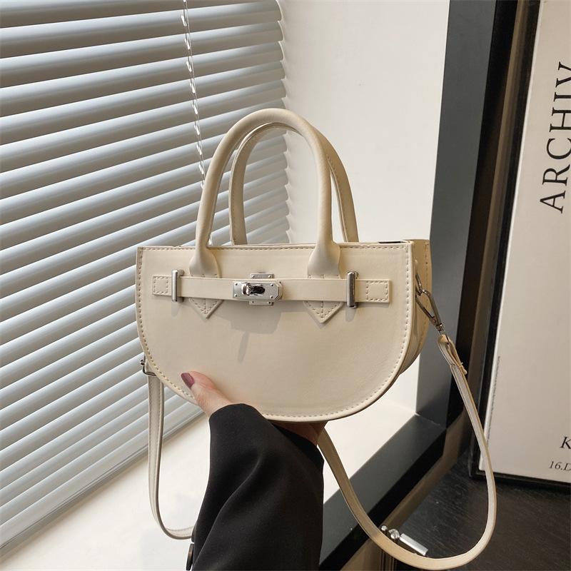 

Премиальный сенс нишевый дизайн сенс женская сумка новая модная тенденция сумка через плечо мессенджер женская сумочка белый