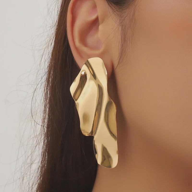 Boucles d'oreilles géométriques en métal européennes et américaines: Goutte d'eau photosensible style urbain pour femme