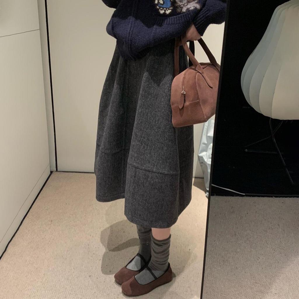 Highly Recommended! Women's Retro Woolen Pleated Slim-Fit Mid-Length Skirt, Korean Minimalist Style for Autumn/Winter.