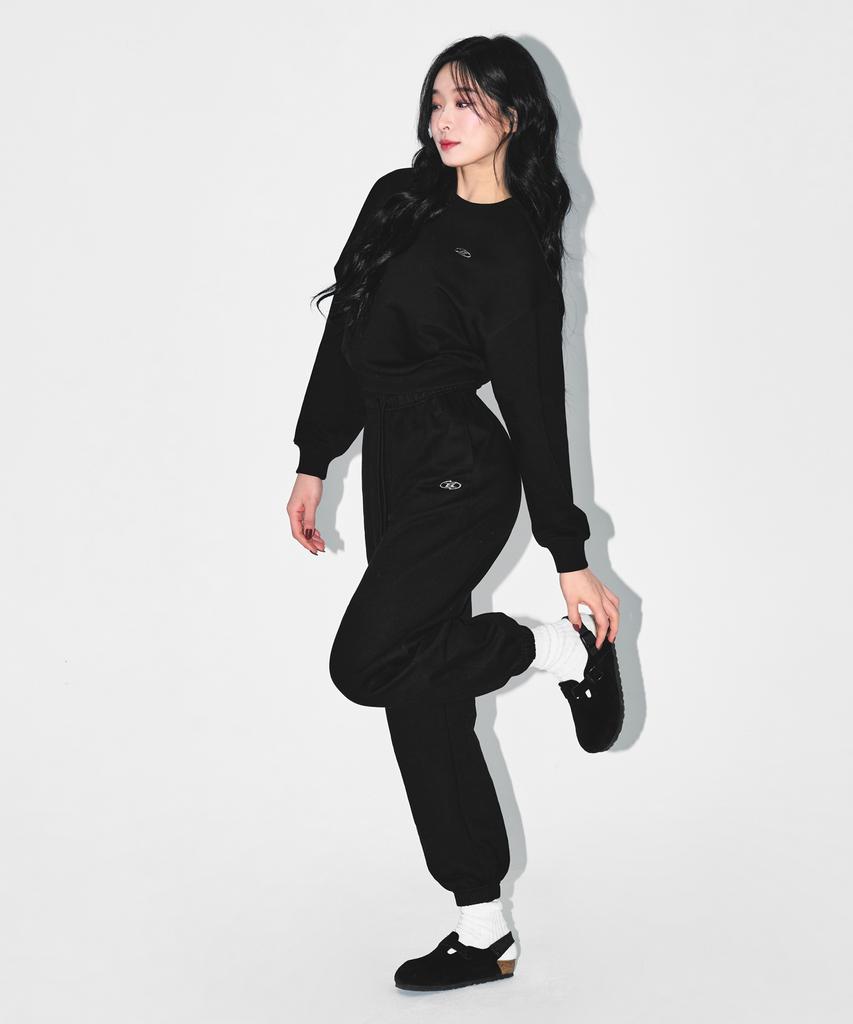 BORN TO WIN W Silver B Crop Sweatshirts [Black]
