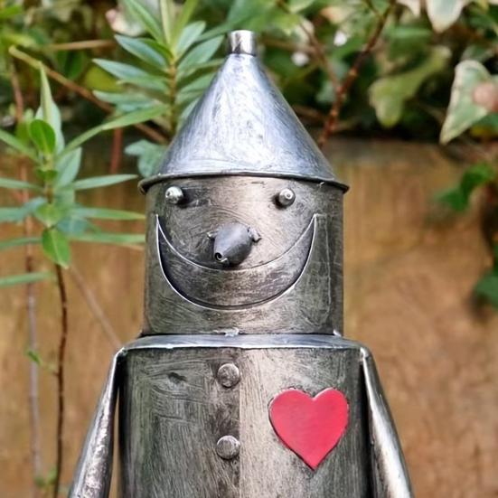 Vintage Tin Man Garden Ornament Weather-resistant Love Heart Soldier Statue Sculpture Outdoor Yard Art Decoration Ornament