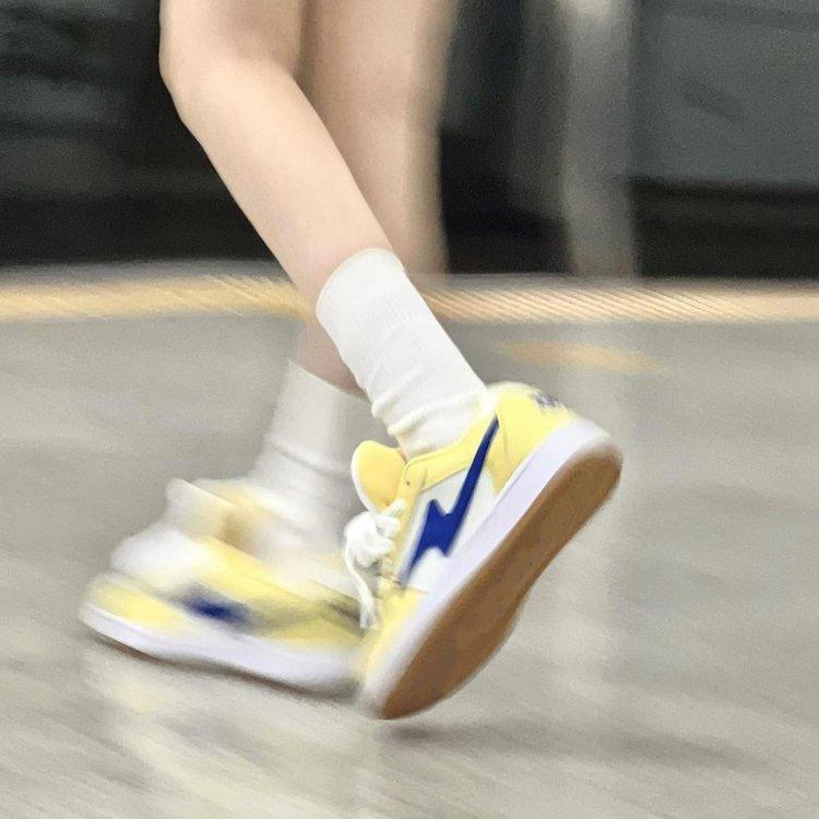 Light yellow lightning niche bread shoes women's new spring and summer casual color scheme ins board shoes women