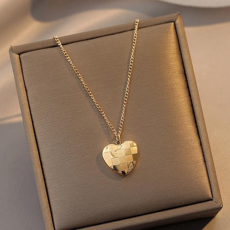 Classic Exquisite High Quality Titanium Steel Check Love Pendant Necklace Gift Banquet Wedding Women Jewelry Necklace