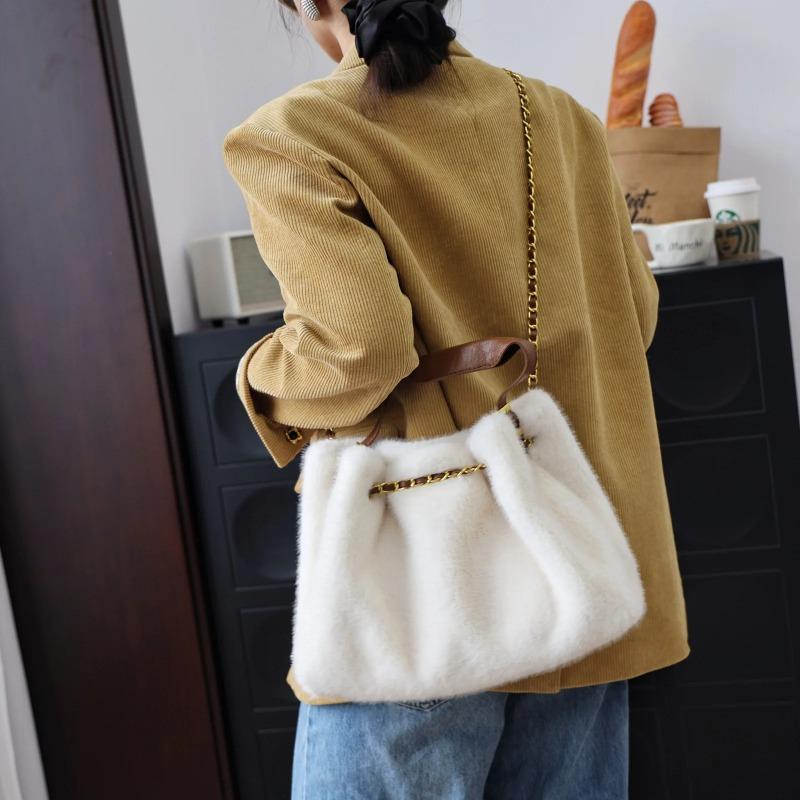 Elegant Faux Fur Shoulder Bags for Women Large Capacity Ladies Soft Plush Chain Handbags Fluffy Solid Color Underarm Bags Winter
