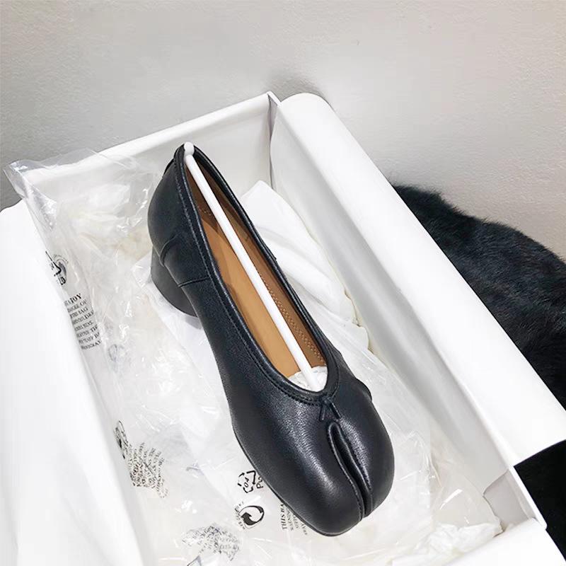 Pelle vera rugosa Punta divisa Pelle verniciata Tabi Scarpe décolleté da donna Estate Autunno Mary Janes Tacchi alti spessi Scarpe per ragazze Studenti