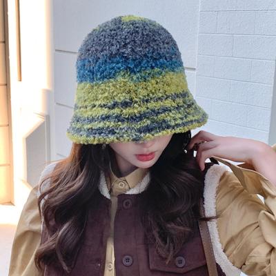Winddichte und warme Mütze für Damen Japanische Retro Kontrastfarben Farbverlauf Regenbogen Gestrickte Fischerhut Winter Beckenmütze