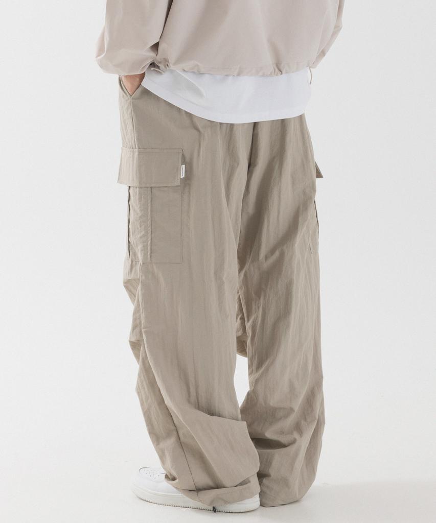PIANER Nylon One-Pleat Cargo Parachute Pants (Beige)