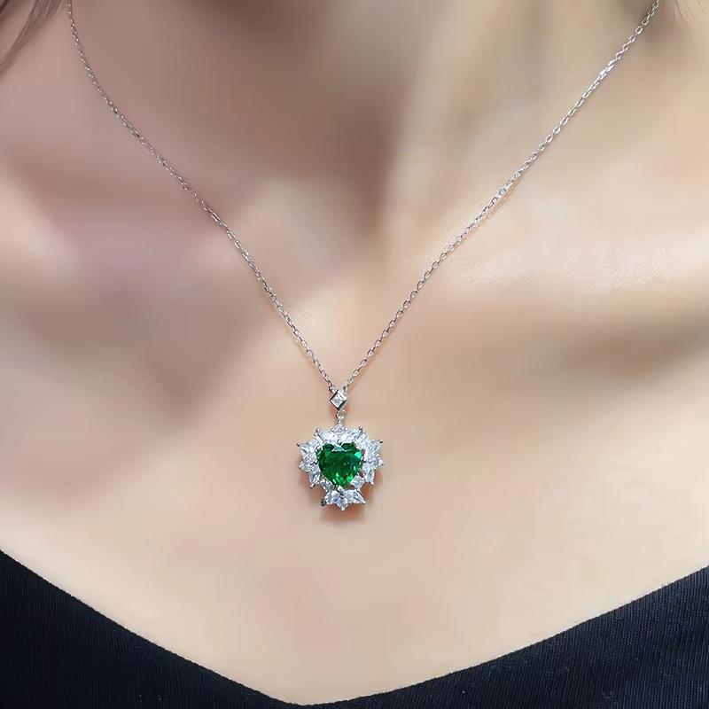 New S925 Silver Emerald Heart-shaped 5A Zircon 8*8 Necklace Ice Flower Design High-end Female Jewelry