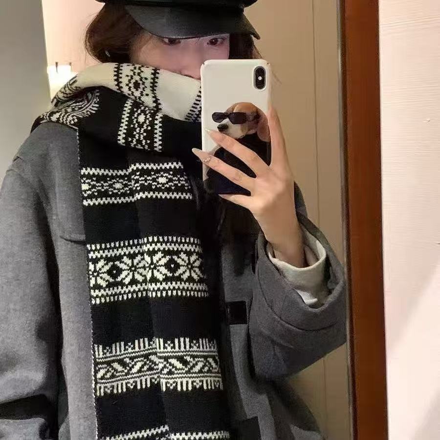 Fair Island Style Black and White Two-color Jacquard Knitted Shawl Scarf To Keep Warm Autumn and Winter Christmas Thickened Scarf Women's Wool Tide