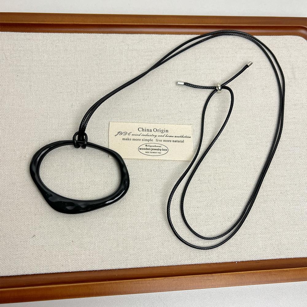 Luxuriöse unregelmäßige Anhänger lange Lederband Halskette Damen geometrisch verstellbar vielseitige Pulloverkette